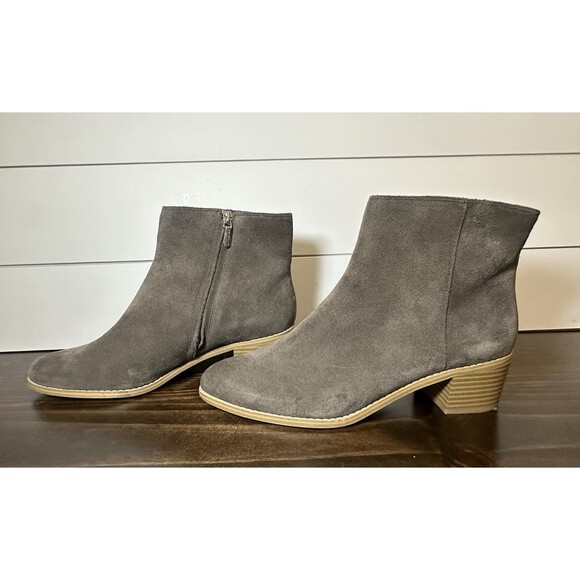 Clarks Gray Suede Ankle Boots Side Zipper Block Heel Booties Women's 9.5 - Picture 2 of 11
